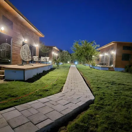 Orange Bungalow Evleri